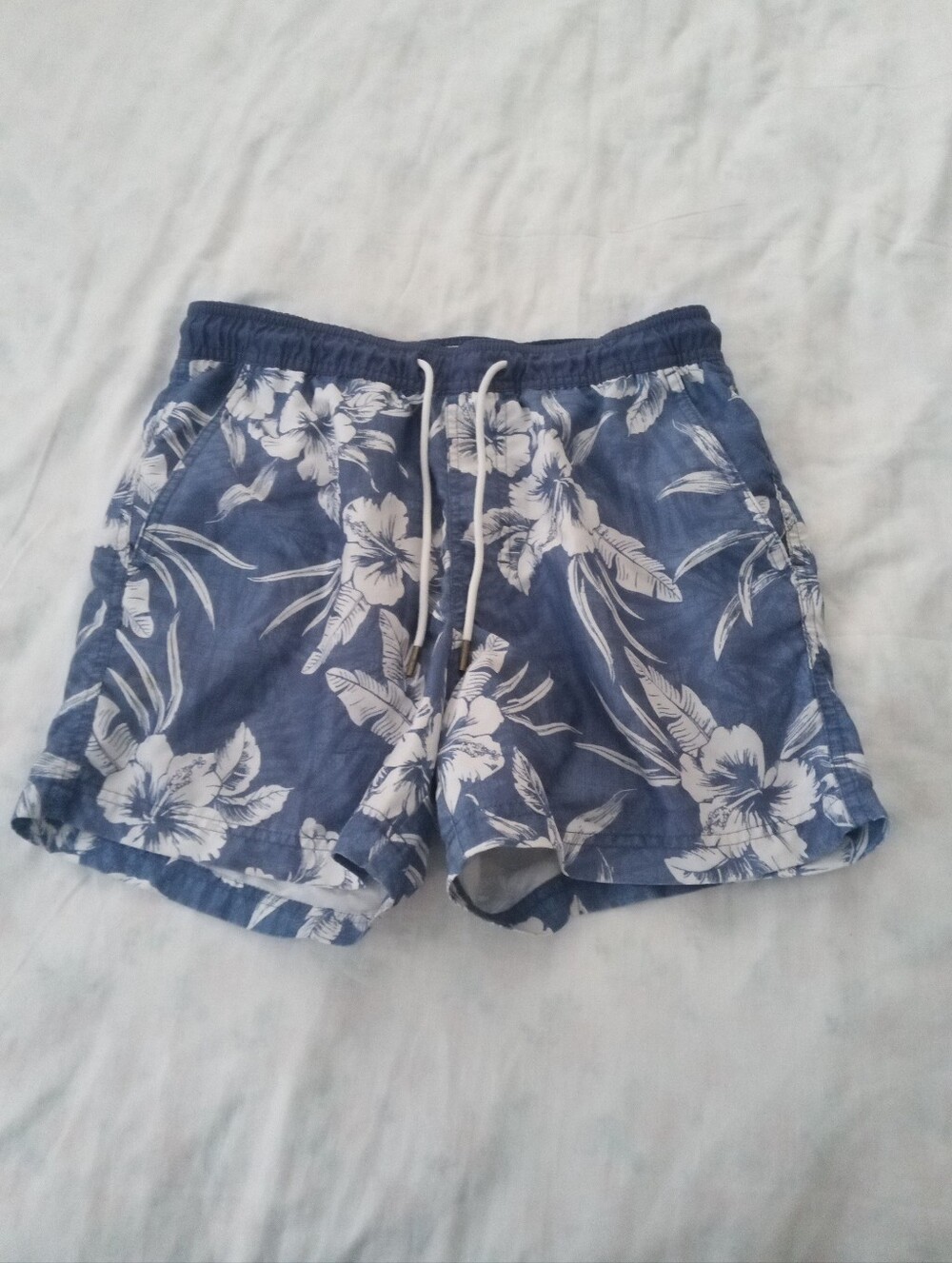 American Eagle Outfitters Blue and White Floral Swim Trunks